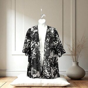 Mile End, Black & White Foliage Print Lightweight Kimono, Large